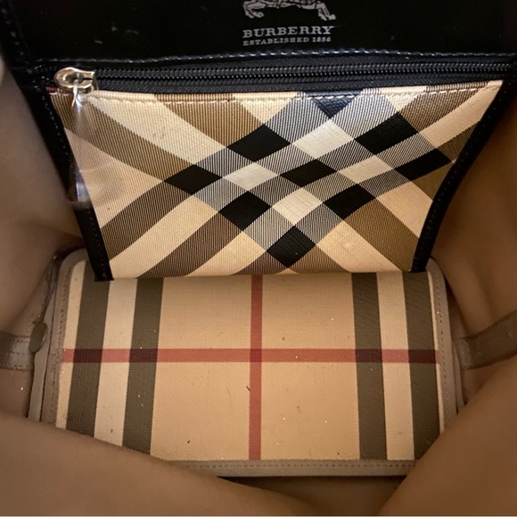 Burberry handbag - Picture 3 of 9